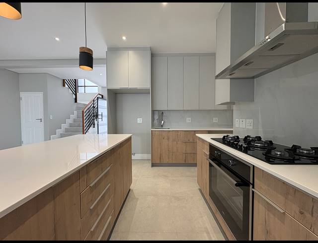 4 BEDROOM FREEHOLD FOR SALE IN SANDOWN